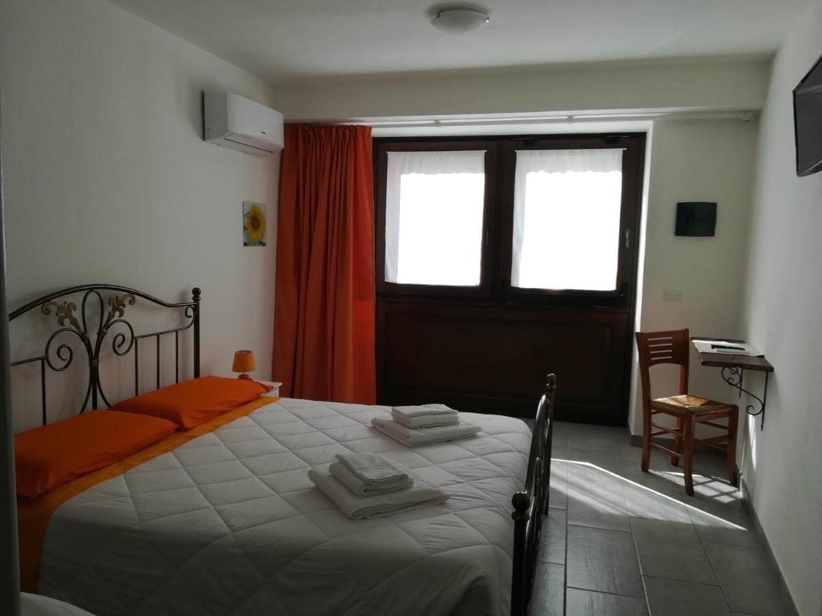 Deiana Bed & Breakfast Santu Lussurgiu Bagian luar foto