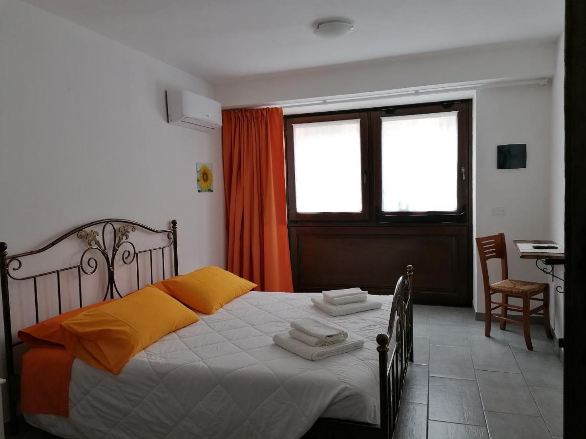Deiana Bed & Breakfast Santu Lussurgiu Bagian luar foto