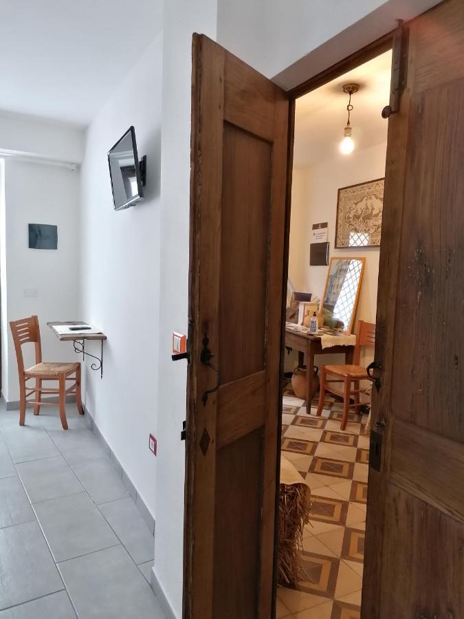 Deiana Bed & Breakfast Santu Lussurgiu Bagian luar foto