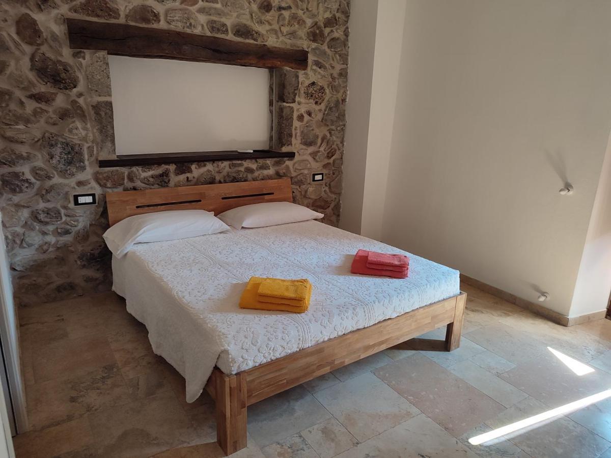 Deiana Bed & Breakfast Santu Lussurgiu Bagian luar foto
