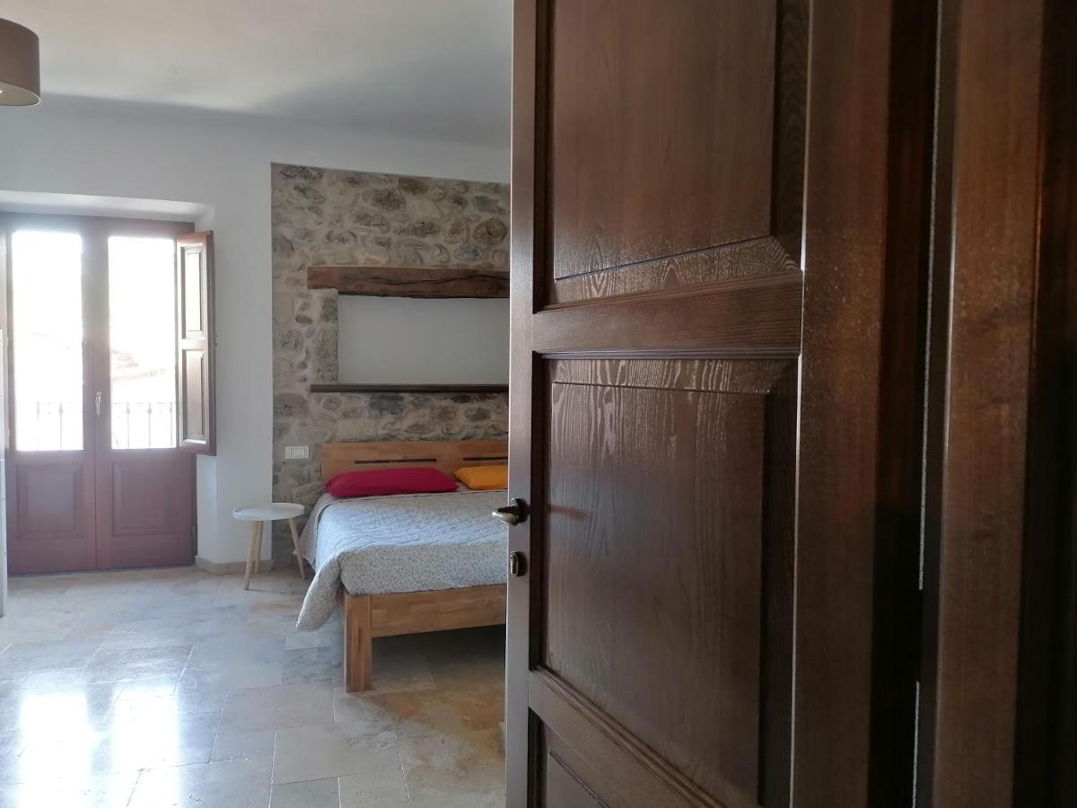 Deiana Bed & Breakfast Santu Lussurgiu Bagian luar foto