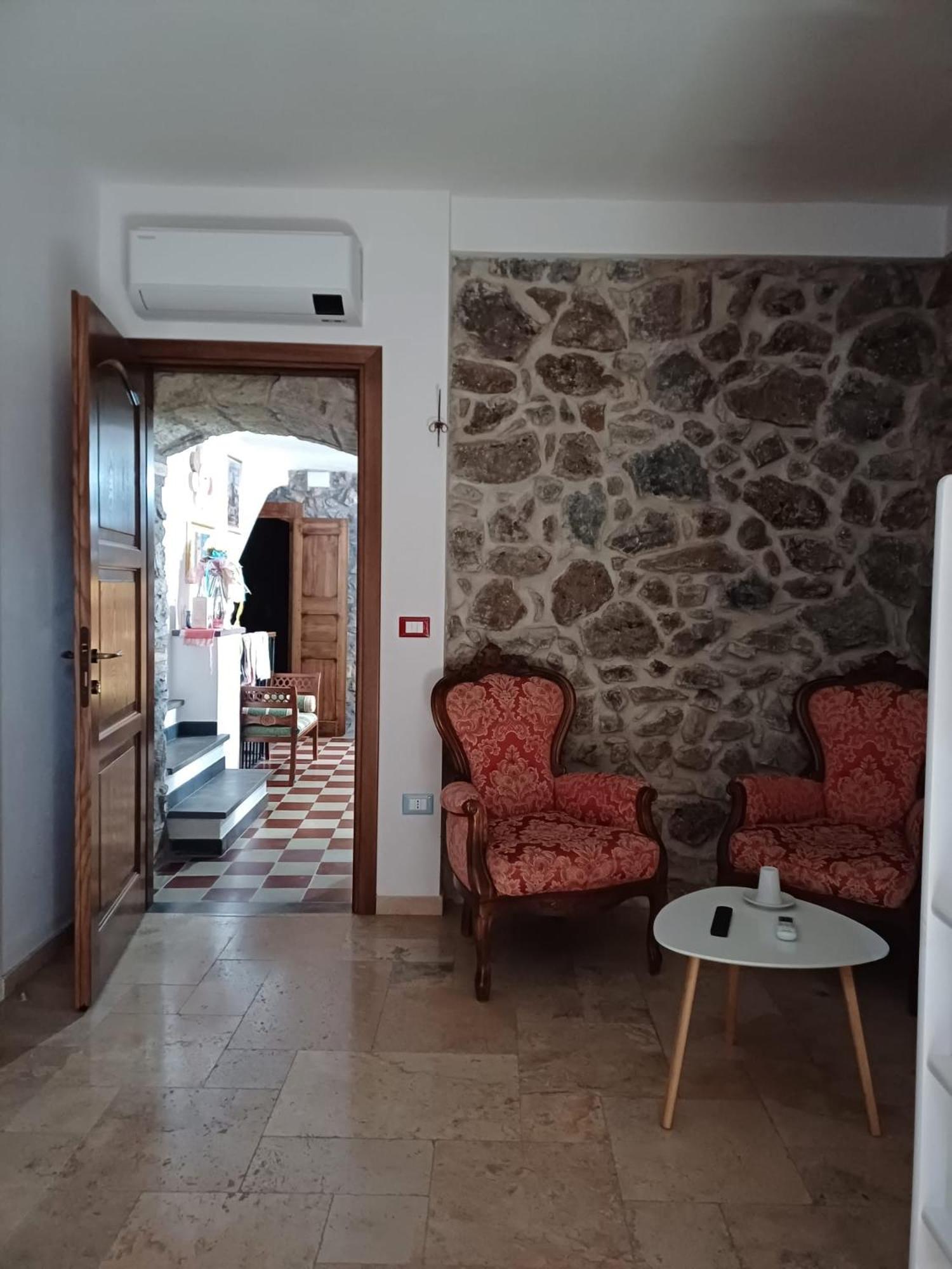 Deiana Bed & Breakfast Santu Lussurgiu Bagian luar foto